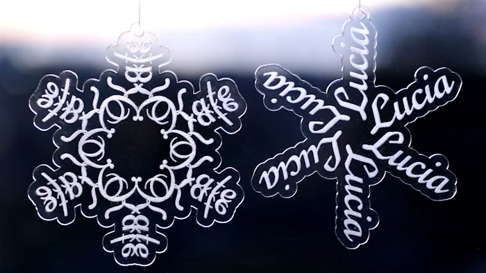 Name Snowflake - 4"